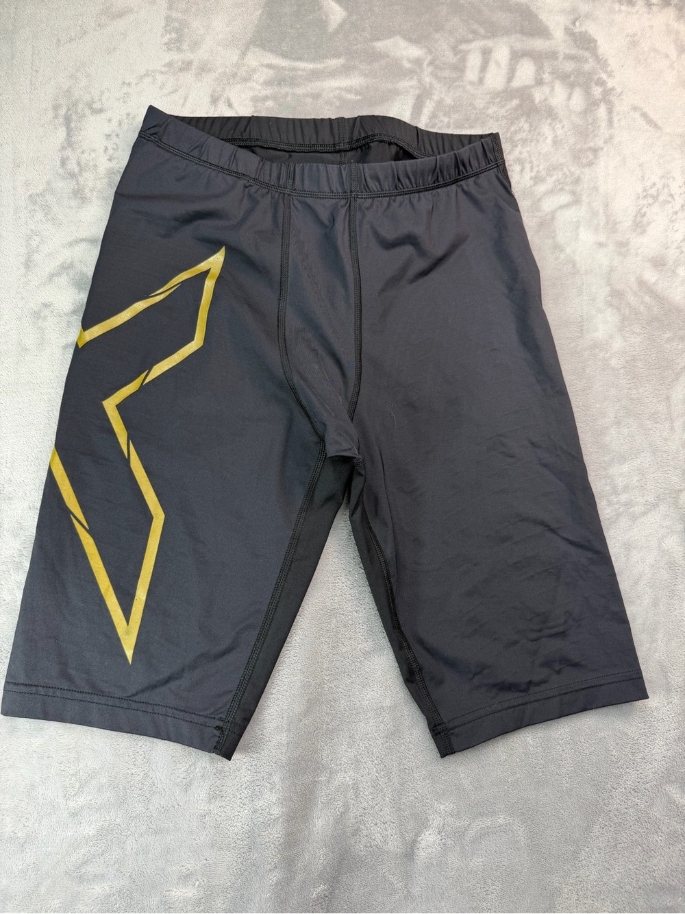 2XU Black Compression Training Shorts with Gold Logo Men’s Sports L